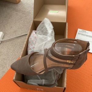 NWT journee Marlee flat taupe Womens 7.5